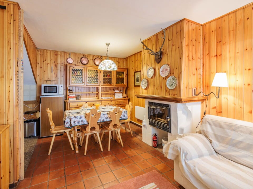 Wood, Interior Design, Home, Ceiling, Cottage, Log Cabin, Wood Stain, Hardwood, Cabinetry, Freezing