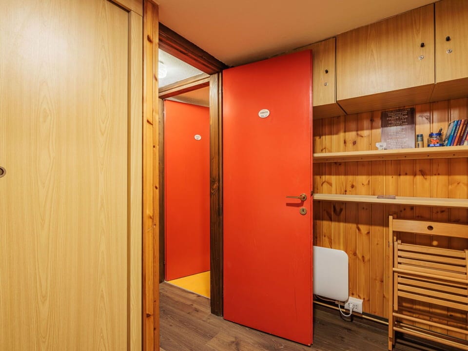 Flooring, Wall, Interior Design, Floor, Wood, Ceiling, Room, Wood Stain, Lighting, Hardwood