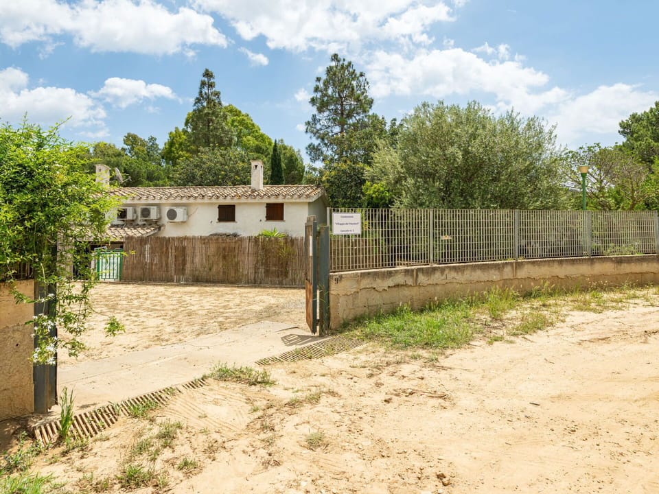 Tree, Rural Area, Land Lot, Fence, Village, Estate, Soil, Home Fencing, Backyard, Farmhouse