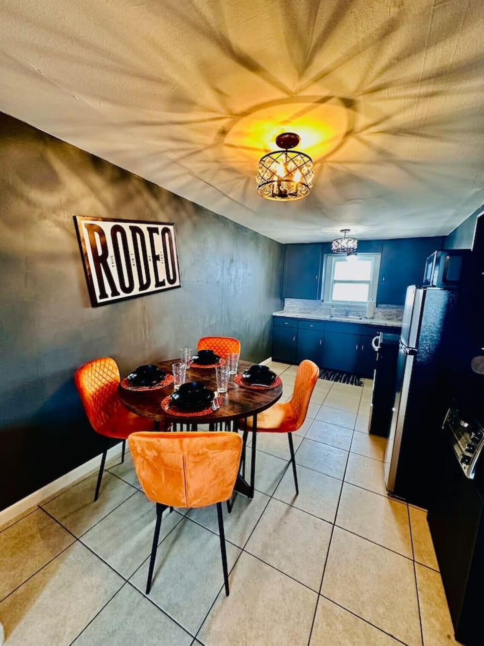 Gather `round, cowboy style. A cozy space for good eats, great convos, and warm Western vibes.