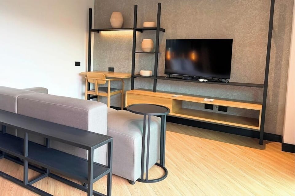 Junior Suite | Living area | 32-inch LCD TV with cable channels, TV
