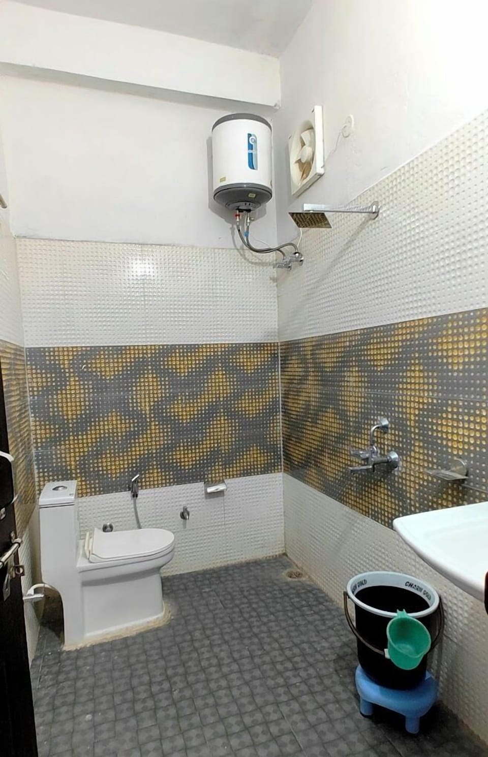Superior Room, Balcony, Mountain View | Bathroom | Shower, free toiletries, soap