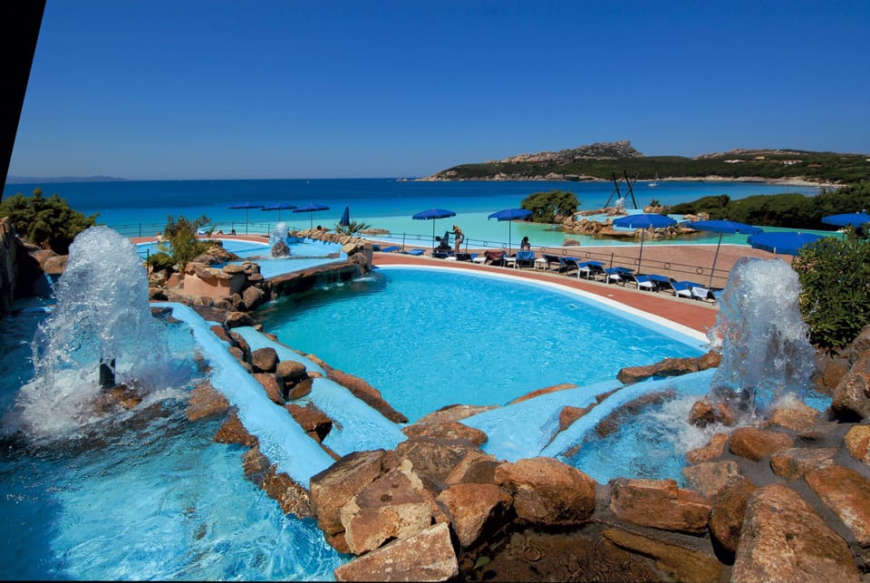 2 outdoor pools, sun loungers