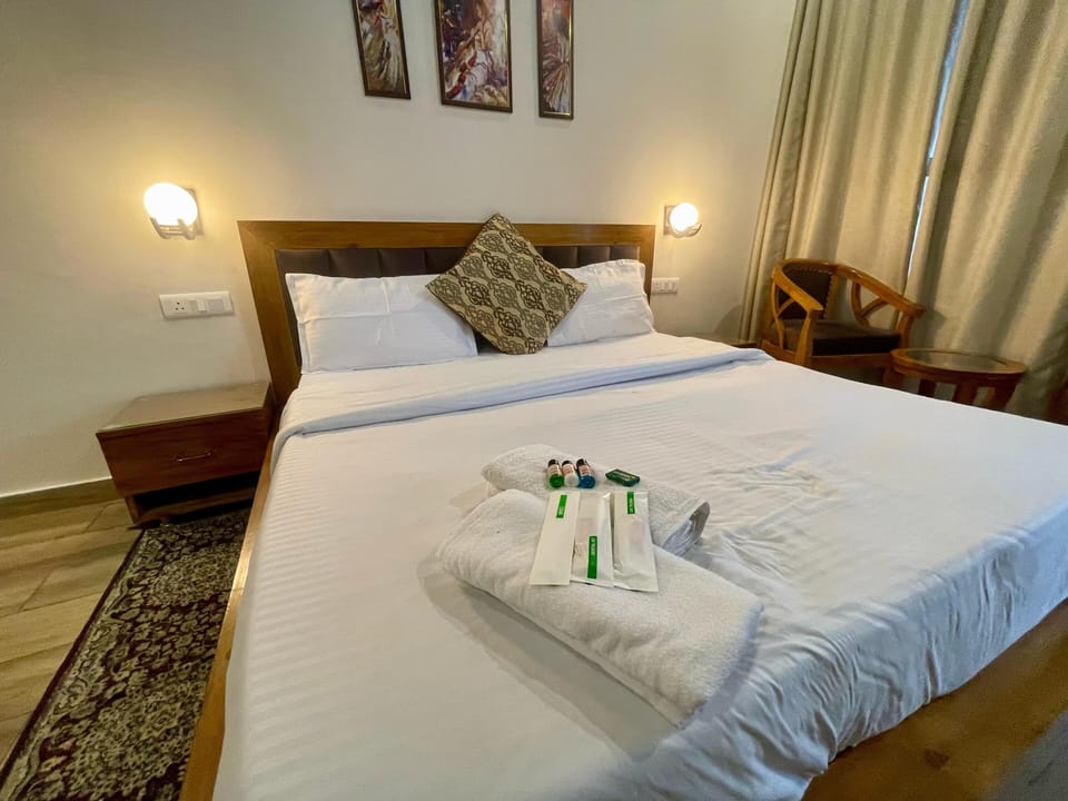 Deluxe Room, Lake View | Premium bedding, desk, laptop workspace, iron/ironing board