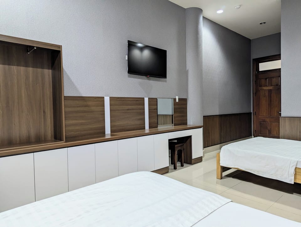 Standard Quadruple Room | Hypo-allergenic bedding, down comforters, desk, laptop workspace