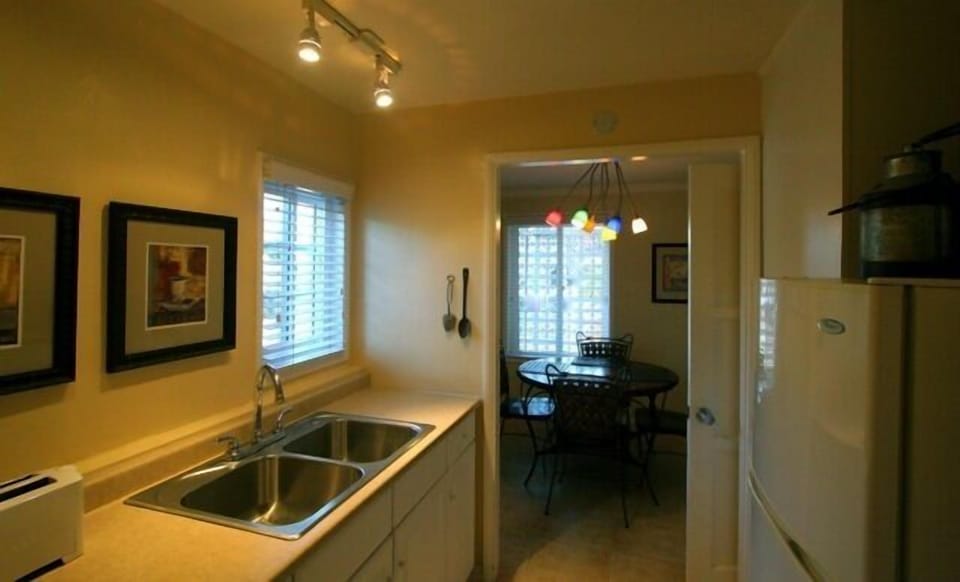2 Extra Long Full Beds with Kitchenette | Private kitchen | Coffee/tea maker, cookware/dishes/utensils