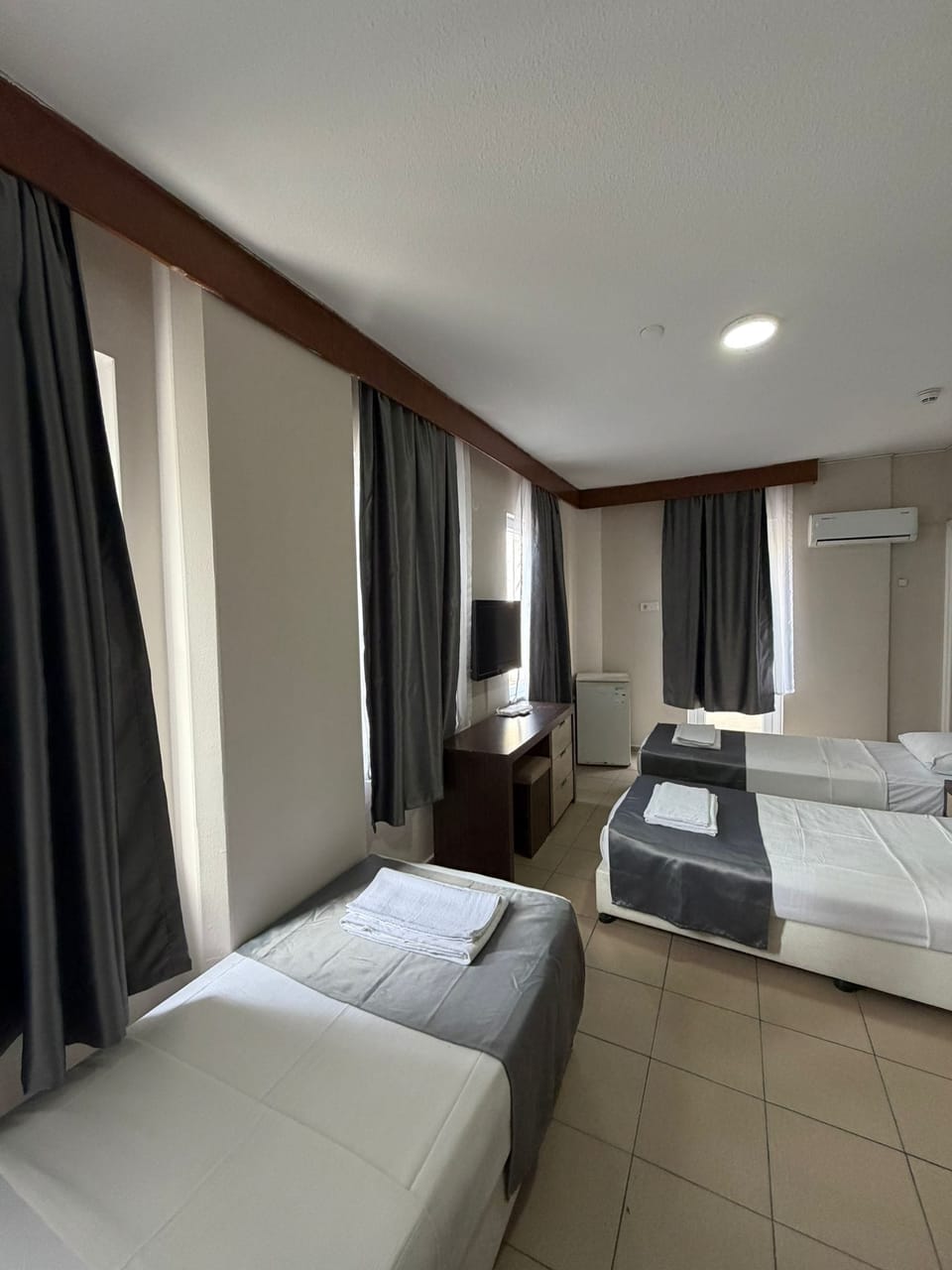 Standard Triple Room | Desk, WiFi