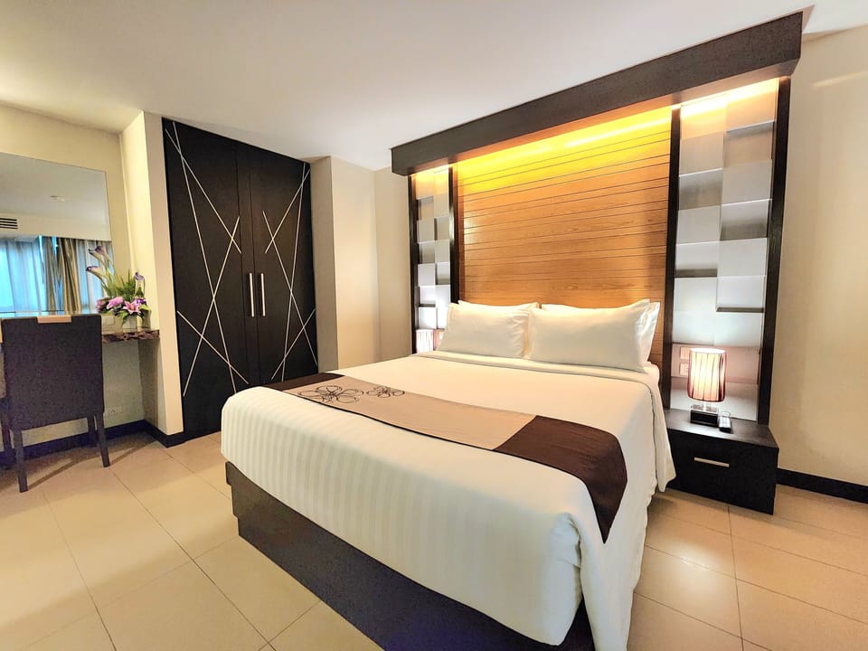 Individually decorated, blackout drapes, iron/ironing board, free WiFi