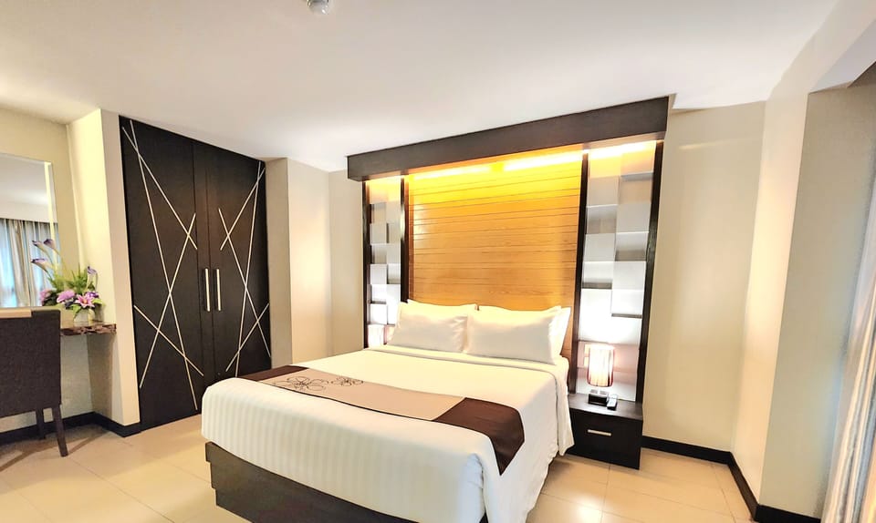 Individually decorated, blackout drapes, iron/ironing board, free WiFi