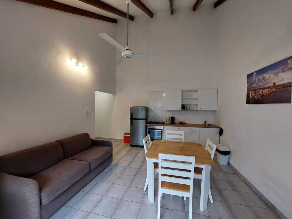 Comfort Apartment, Garden View | Living area | Smart TV