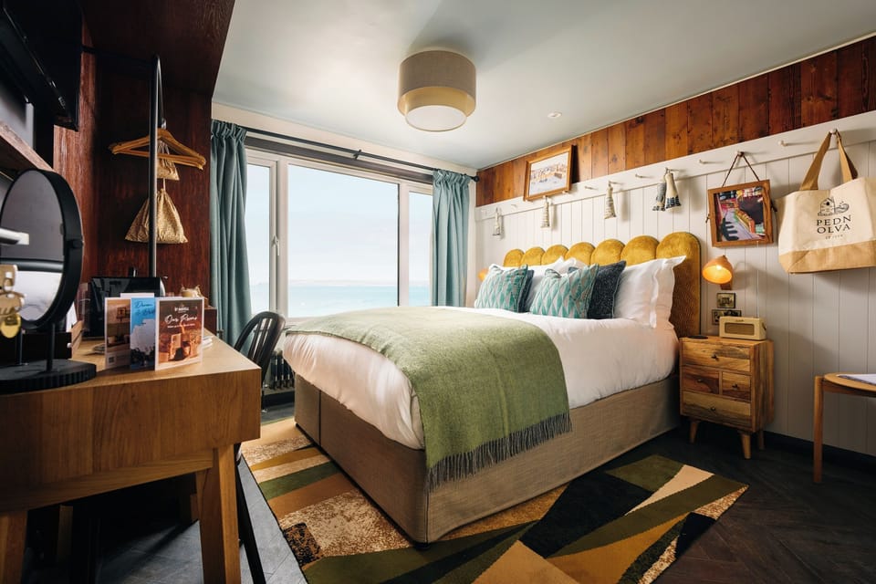 Signature Double Room, Sea View | Desk, iron/ironing board (on request), WiFi (free), bed sheets