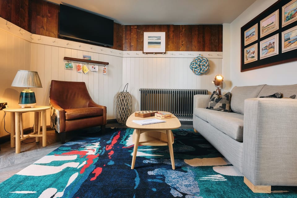 Family Room | Desk, iron/ironing board (on request), WiFi (free), bed sheets