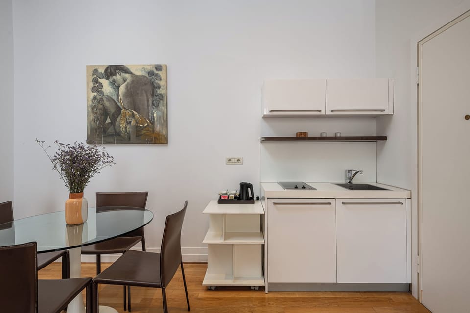 Deluxe Studio | Private kitchen | Fridge, electric kettle