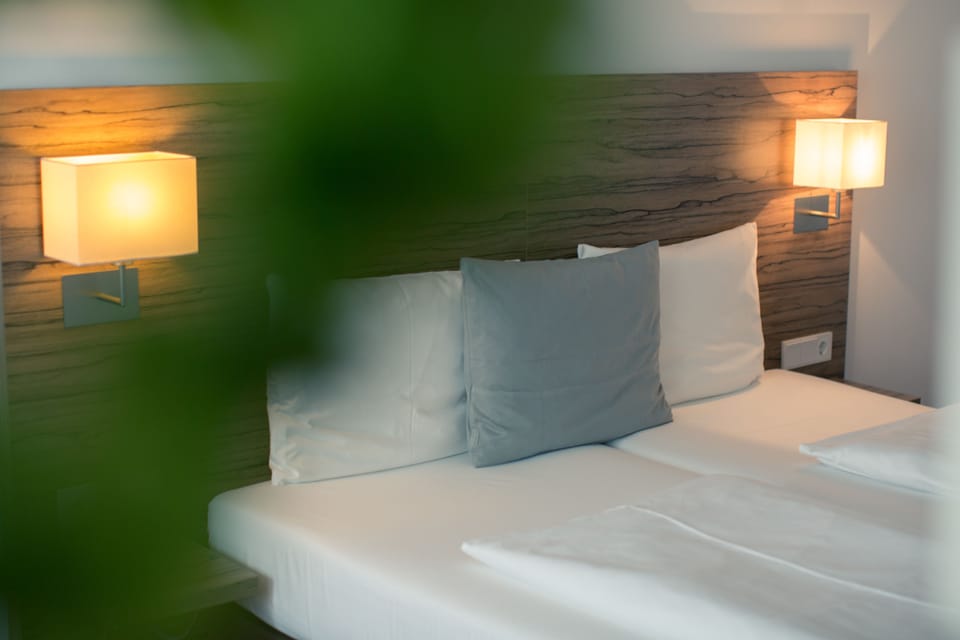 Double Room Comfort Courtyard Area | Desk, free WiFi, bed sheets