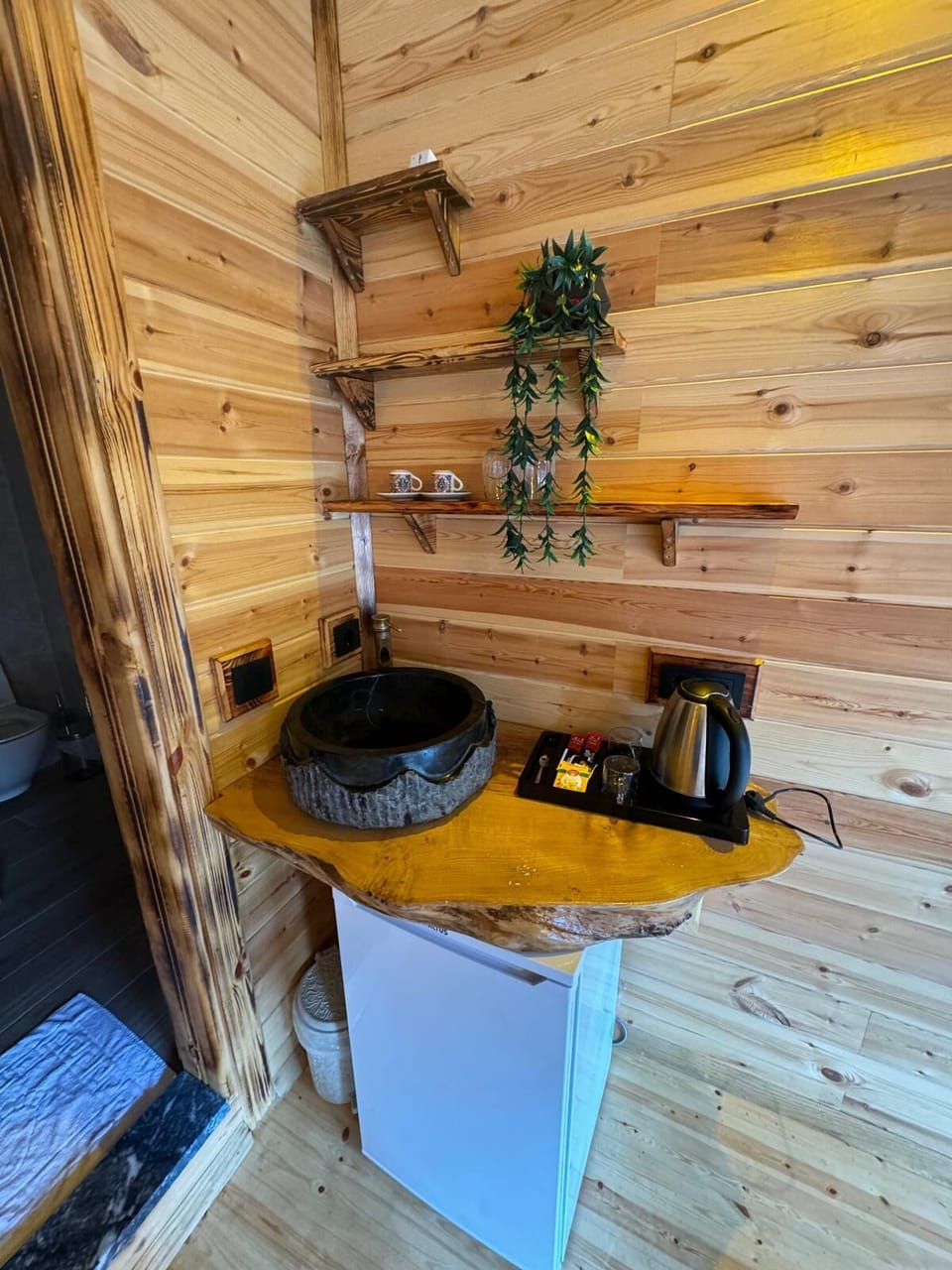 Deluxe Suite, Mountain View | Private kitchenette | Mini-fridge, cookware/dishes/utensils