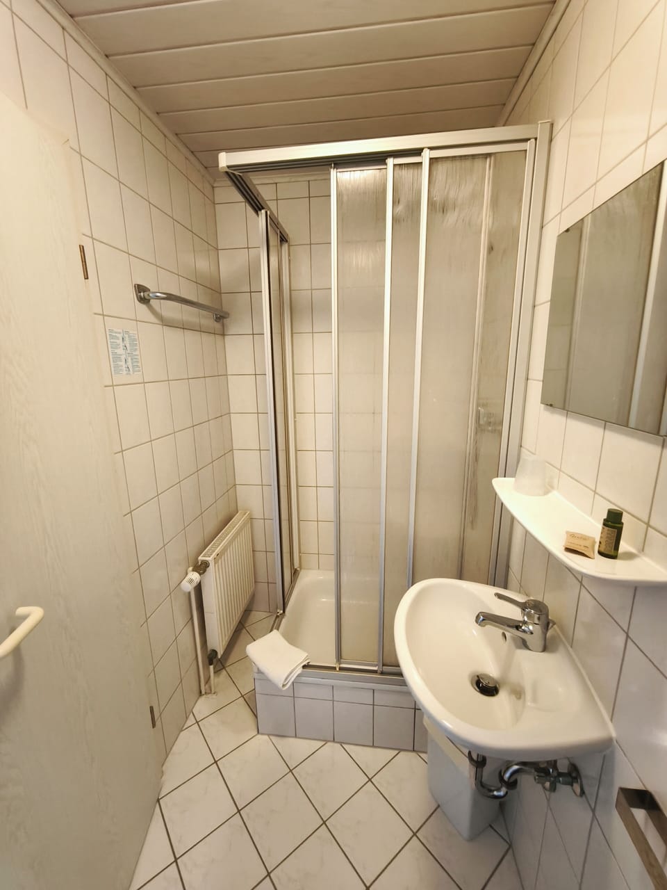 Single Room | Bathroom