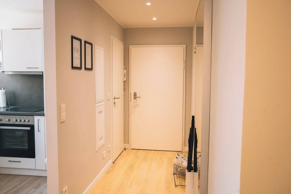 Hallway with access to the storage room with washer-dryer and cleaning utensils.