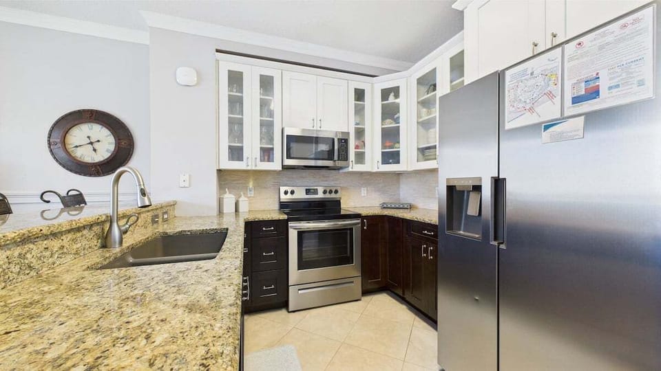 Full kitchen with stainless appliances