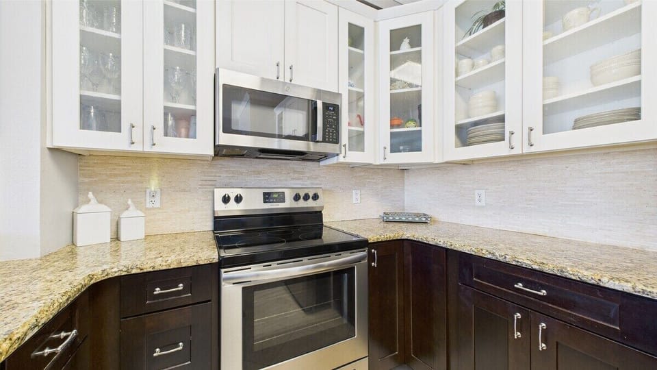 Full kitchen equipped with all the cooking essentials
