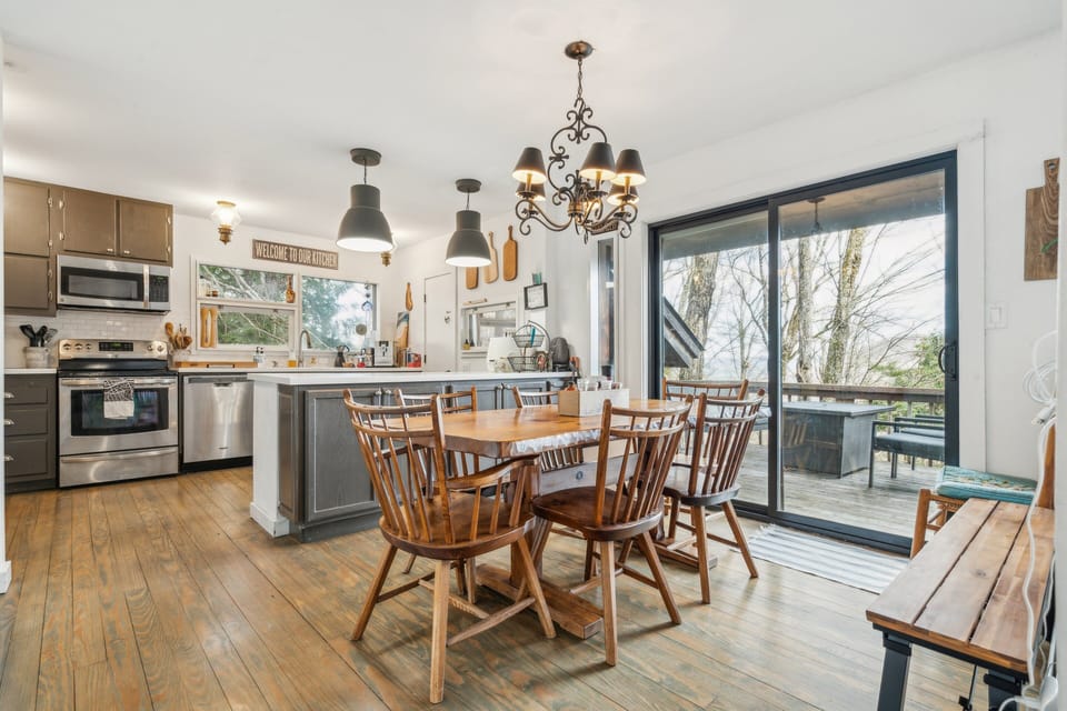 House, 4 Bedrooms | Private kitchen | Fridge, oven, coffee/tea maker, electric kettle