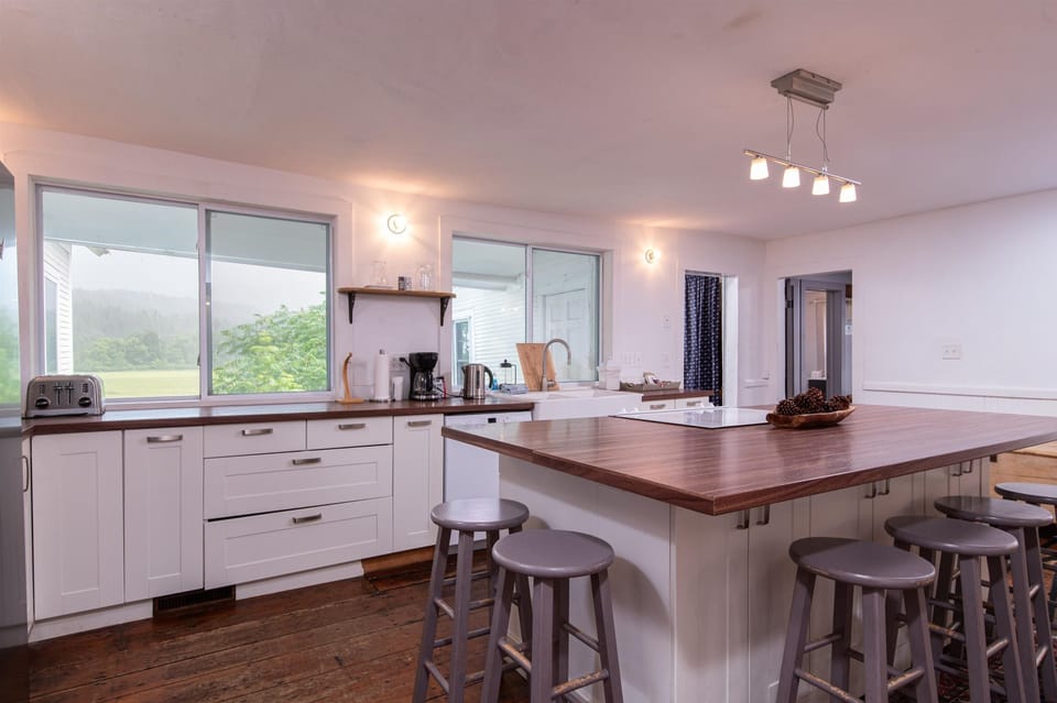 House, 3 Bedrooms | Private kitchen | Fridge, oven, coffee/tea maker, electric kettle