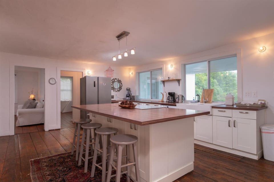 House, 3 Bedrooms | Private kitchen | Fridge, oven, coffee/tea maker, electric kettle