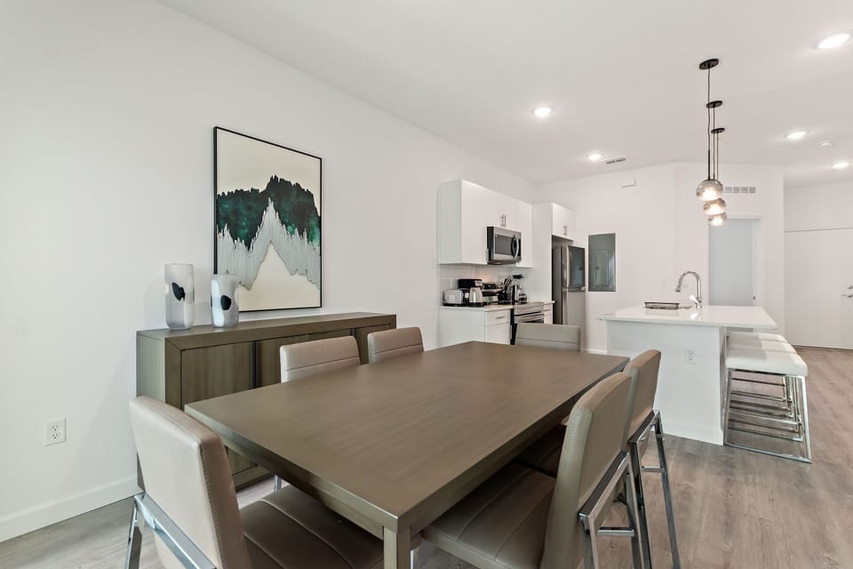 Townhome, 6 Bedrooms | Dining