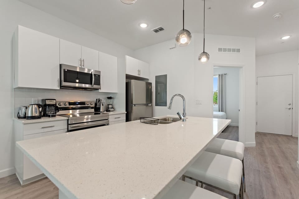 Townhome, 6 Bedrooms | Private kitchen | Fridge, oven, coffee/tea maker, toaster