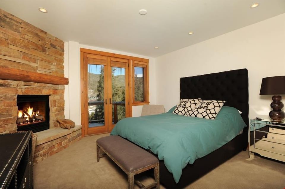 The bedrooms are elegant and modern. The bedding configurations vary.