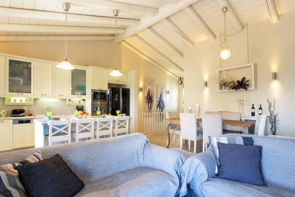Apartment, Balcony | Living area