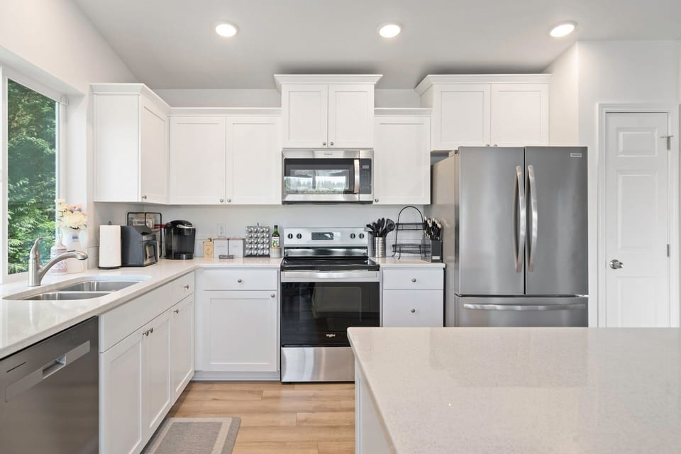 Create your favorite meals with ease in the sleek kitchen, where every detail supports a stress-free stay.