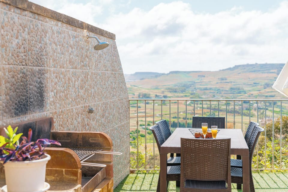Villa | Outdoor dining