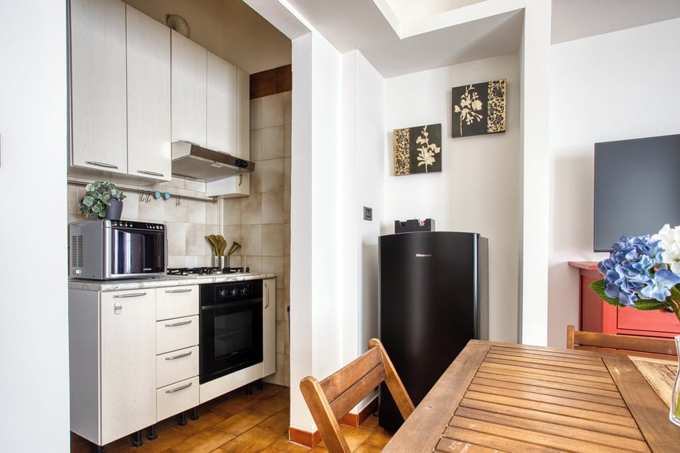 Apartment, 1 Double Bed with Sofa bed | Private kitchen | Electric kettle, dining tables