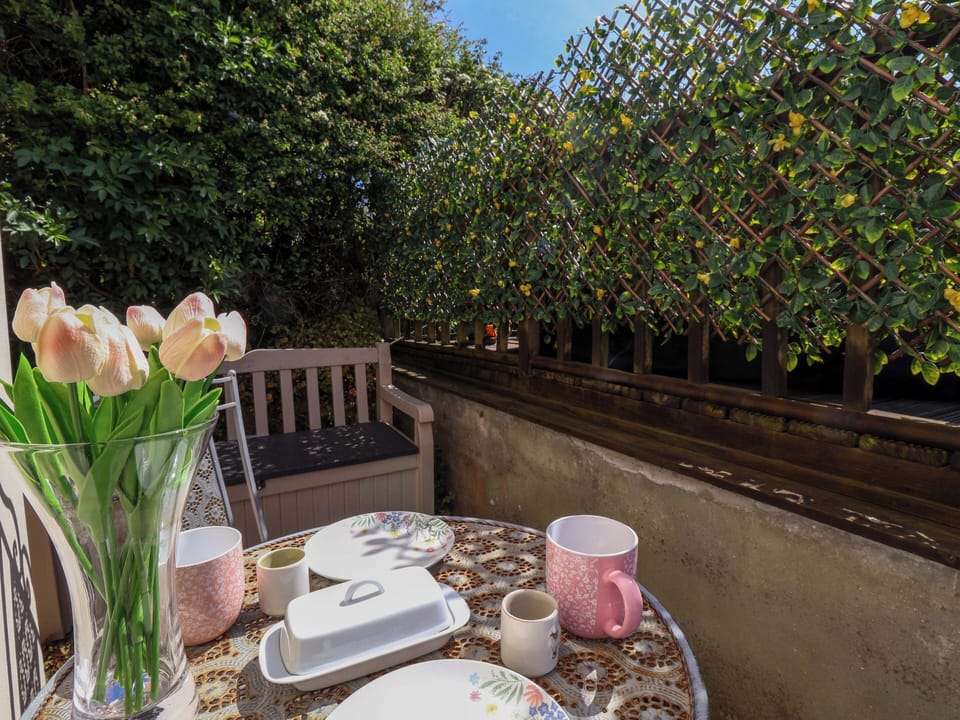Cottage | Outdoor dining