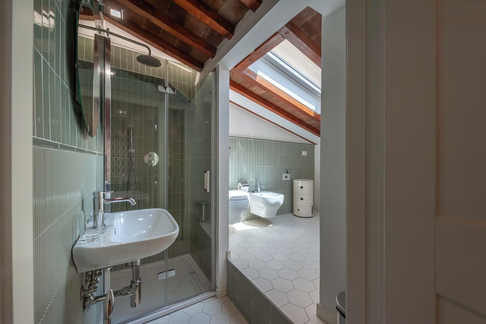 Family Duplex, Multiple Bedrooms | Bathroom | Shower, hair dryer, towels, soap