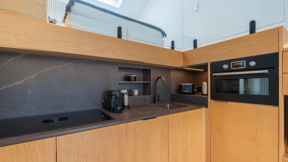 A modern kitchenette with high quality appliances and utensils.
#modern #quality #portugal #pt #marisol