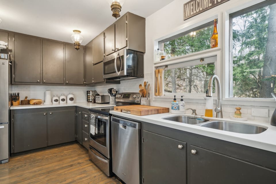 Indoors, Kitchen, Sink, Appliance, Microwave
