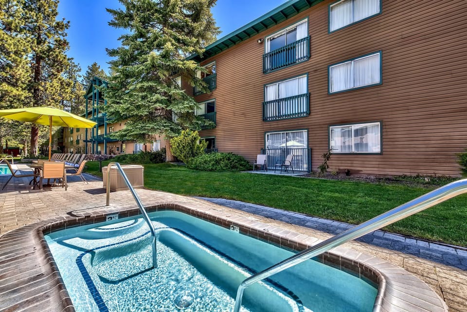 Enjoy the shared hot tub.