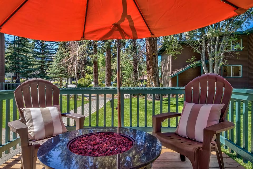Enjoy the shared hot tub.