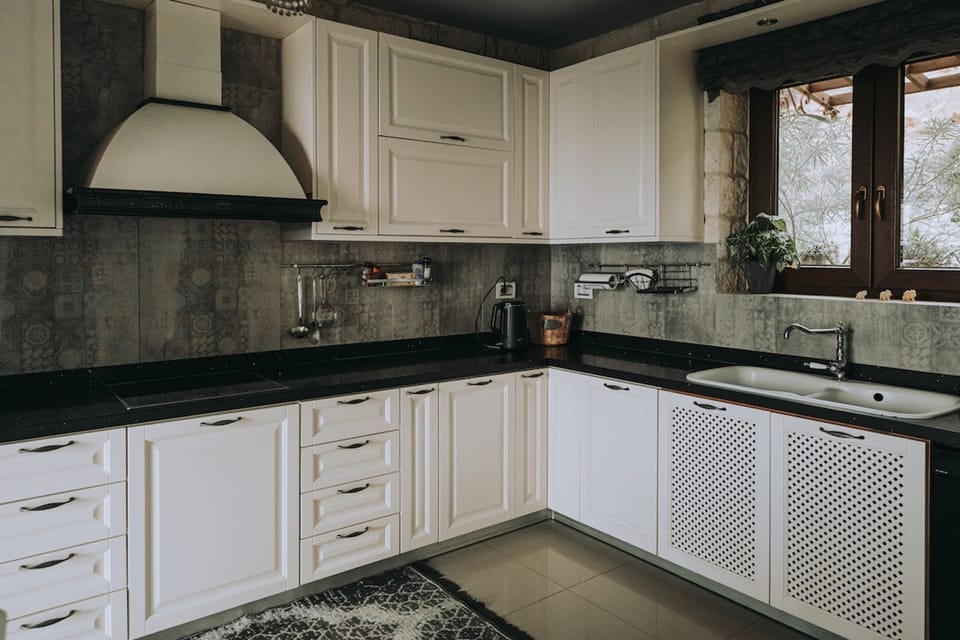 House | 4 bedrooms, desk