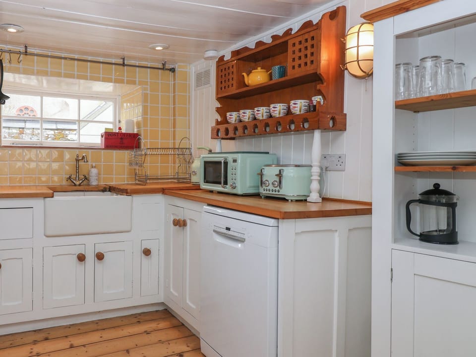 Dishwasher, cookware/dishes/utensils