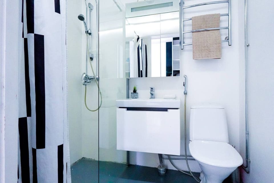 Complimentary toiletries & fresh towels for your comfort.