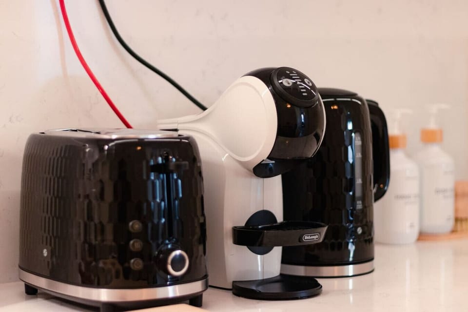 Fully equipped with a coffee maker, toaster, and kettle to make mornings easier.