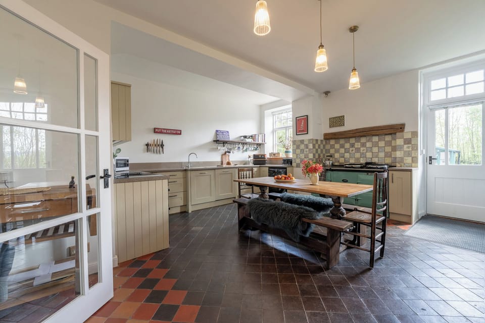 Cottage | Private kitchen | Fridge, microwave, dishwasher, toaster