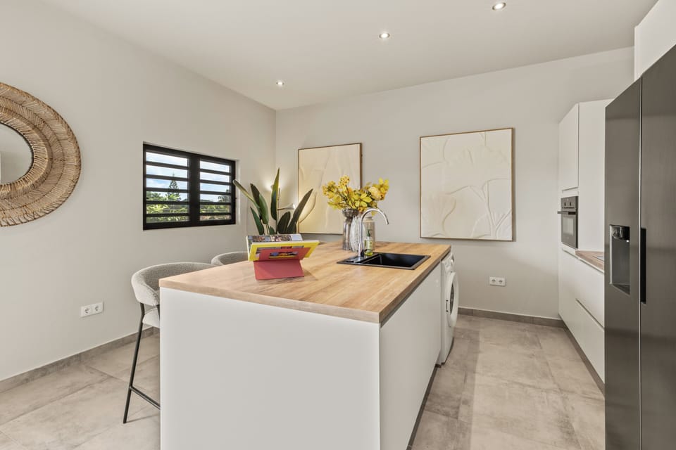 Luxury Apartment, 2 Bedrooms | Private kitchen