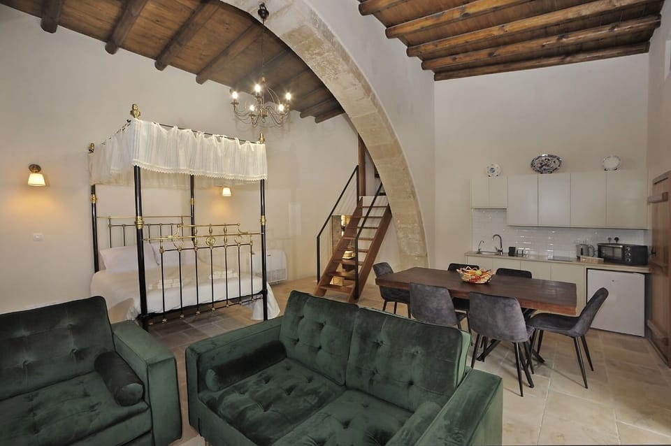 Deluxe Apartment, 2 Bedrooms, Corner | Desk, laptop workspace, WiFi (free)