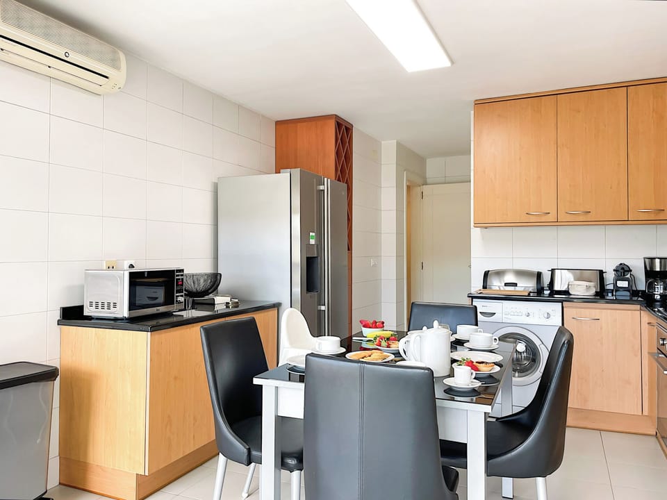 Kitchen with dining table