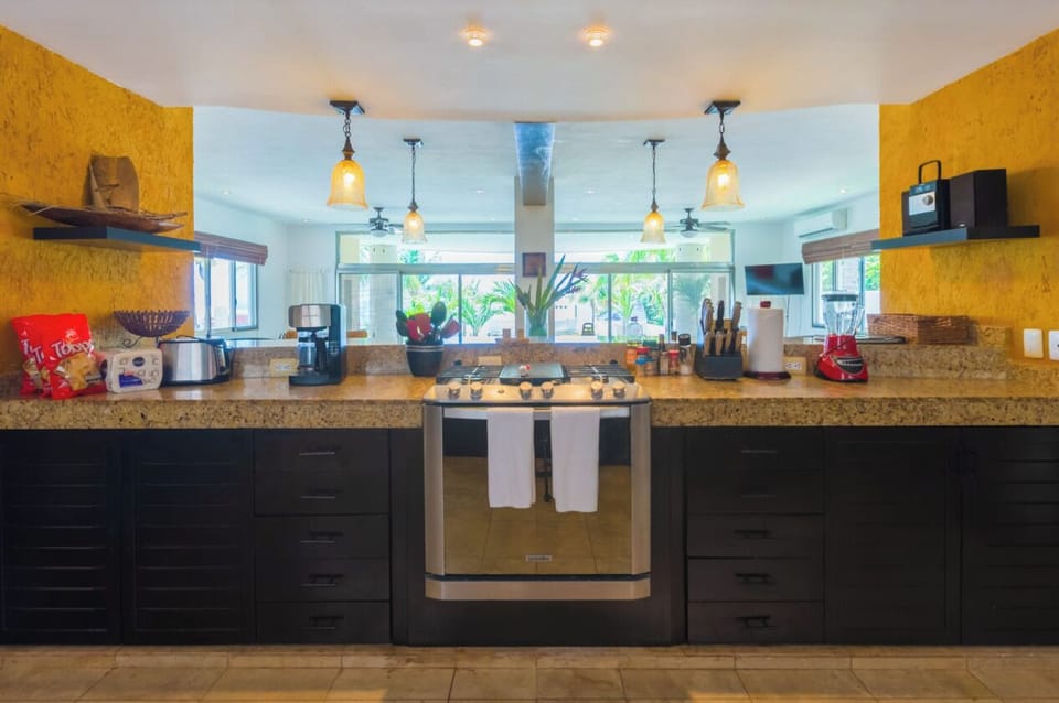 Main Villa - Kitchen