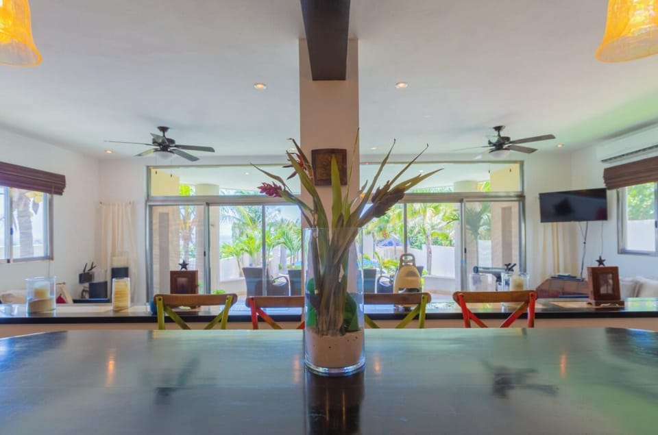 Main Villa - Dining