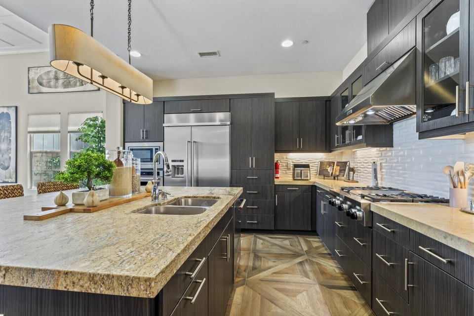 `Fully equipped gourmet kitchen with luxury finishes.